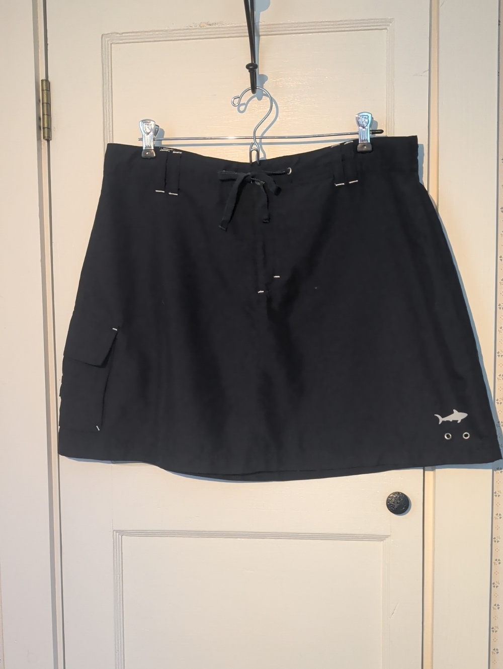 Against the Elements Womens 14 Skirt Black Shark Logo Front Zipper Pockets Sport